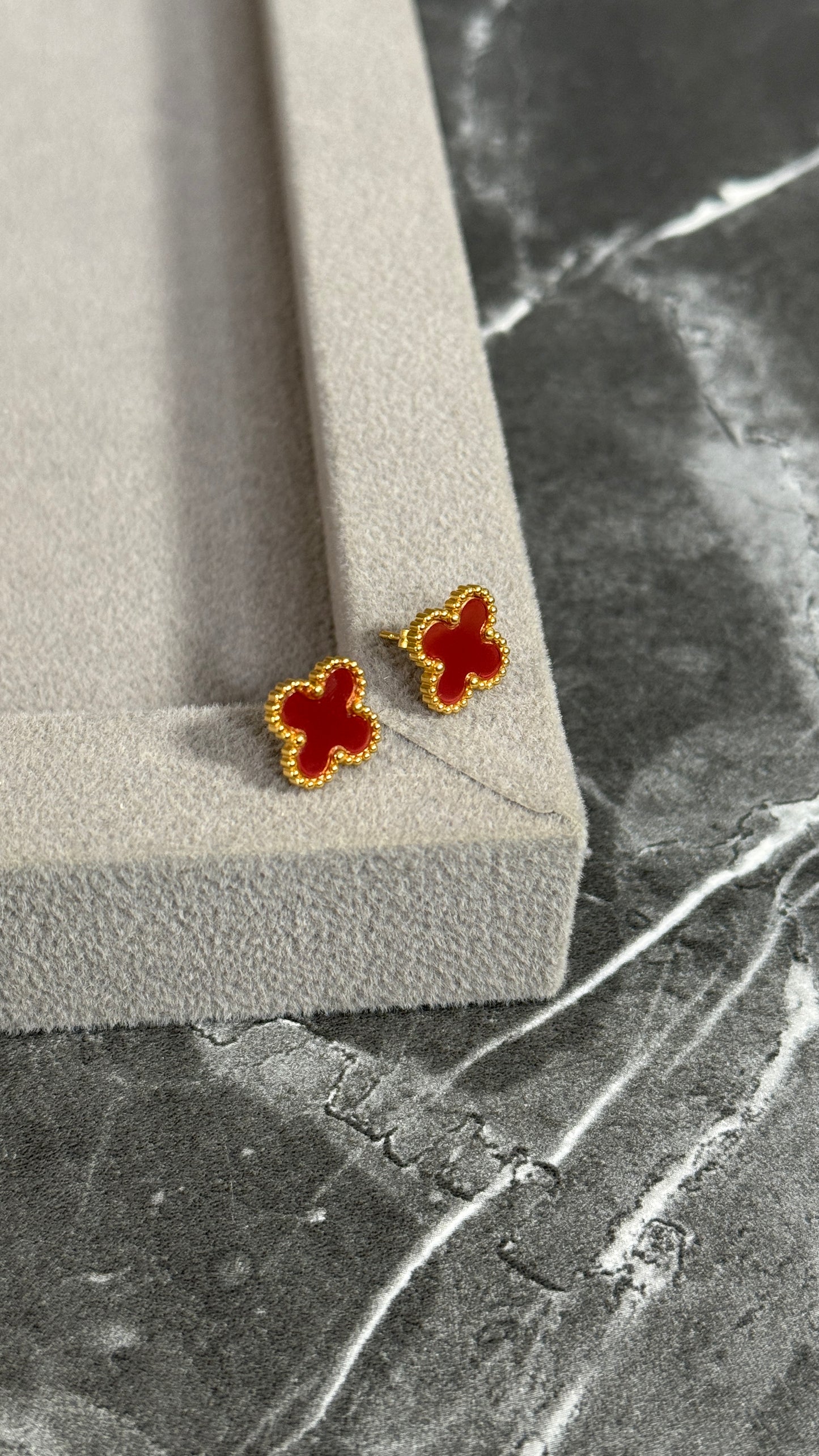 PENDIENTES TRÉBOL ROJO