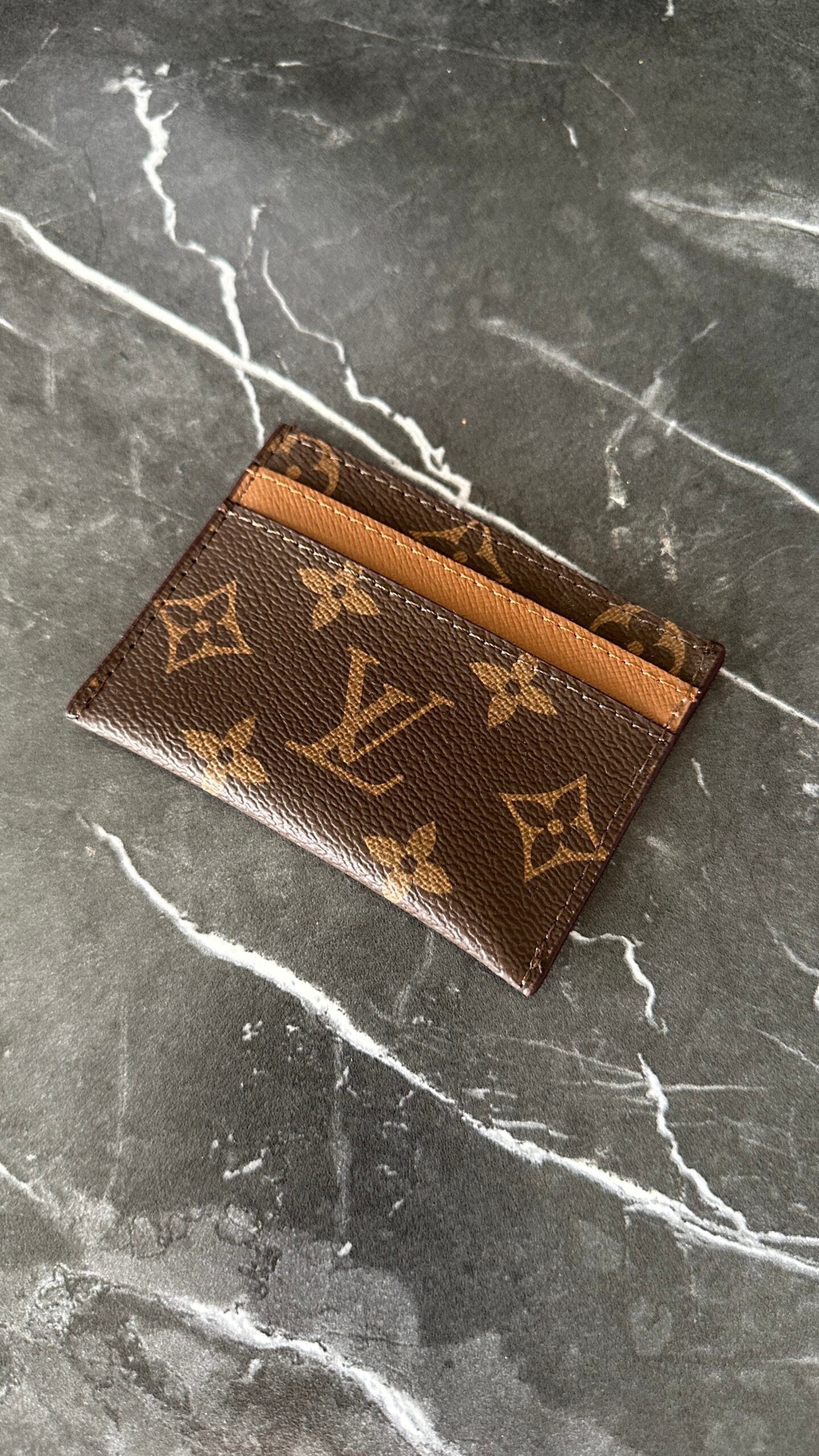 TARGETERO LV MARRÓN