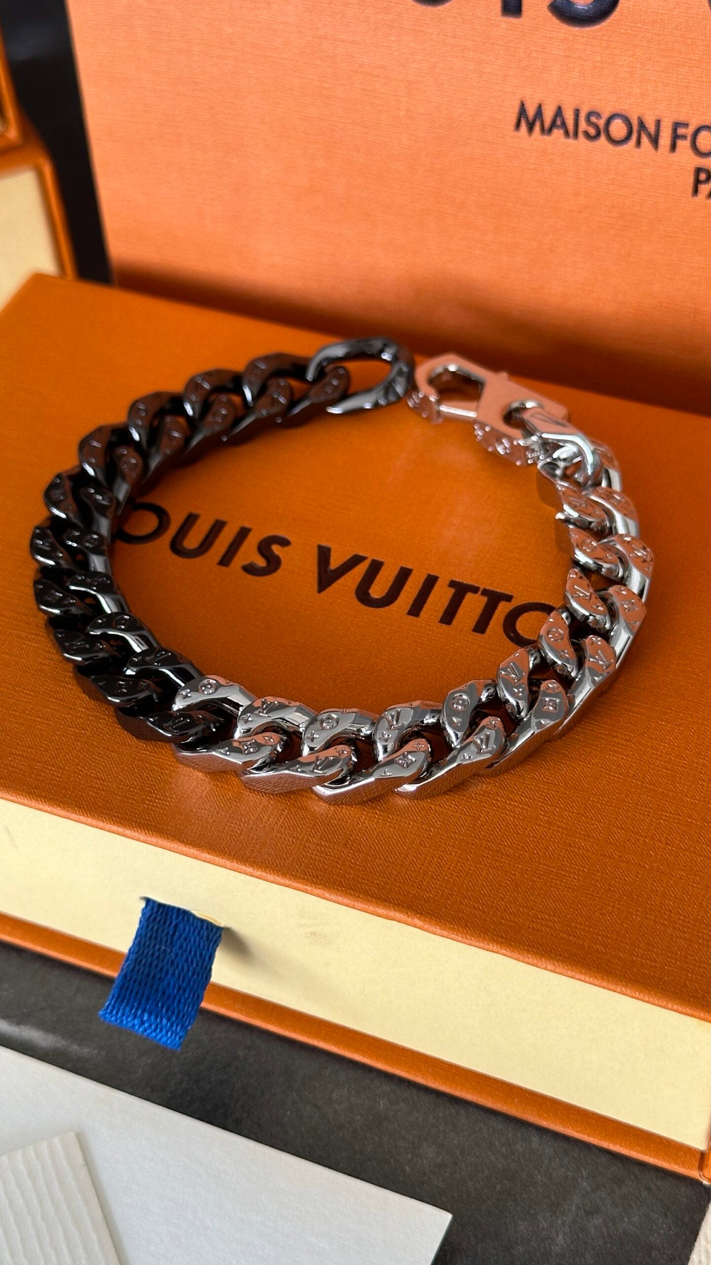 PULSERA PLATA/NEGRA LV