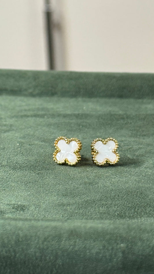 PENDIENTES TRÉBOL BLANCO