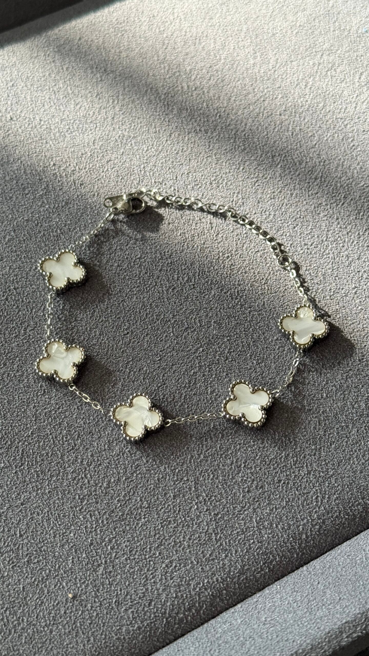 PULSERA TRÉBOL BLANCO / PLATA