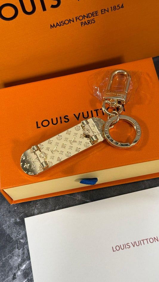 LLAVERO SKATE LV