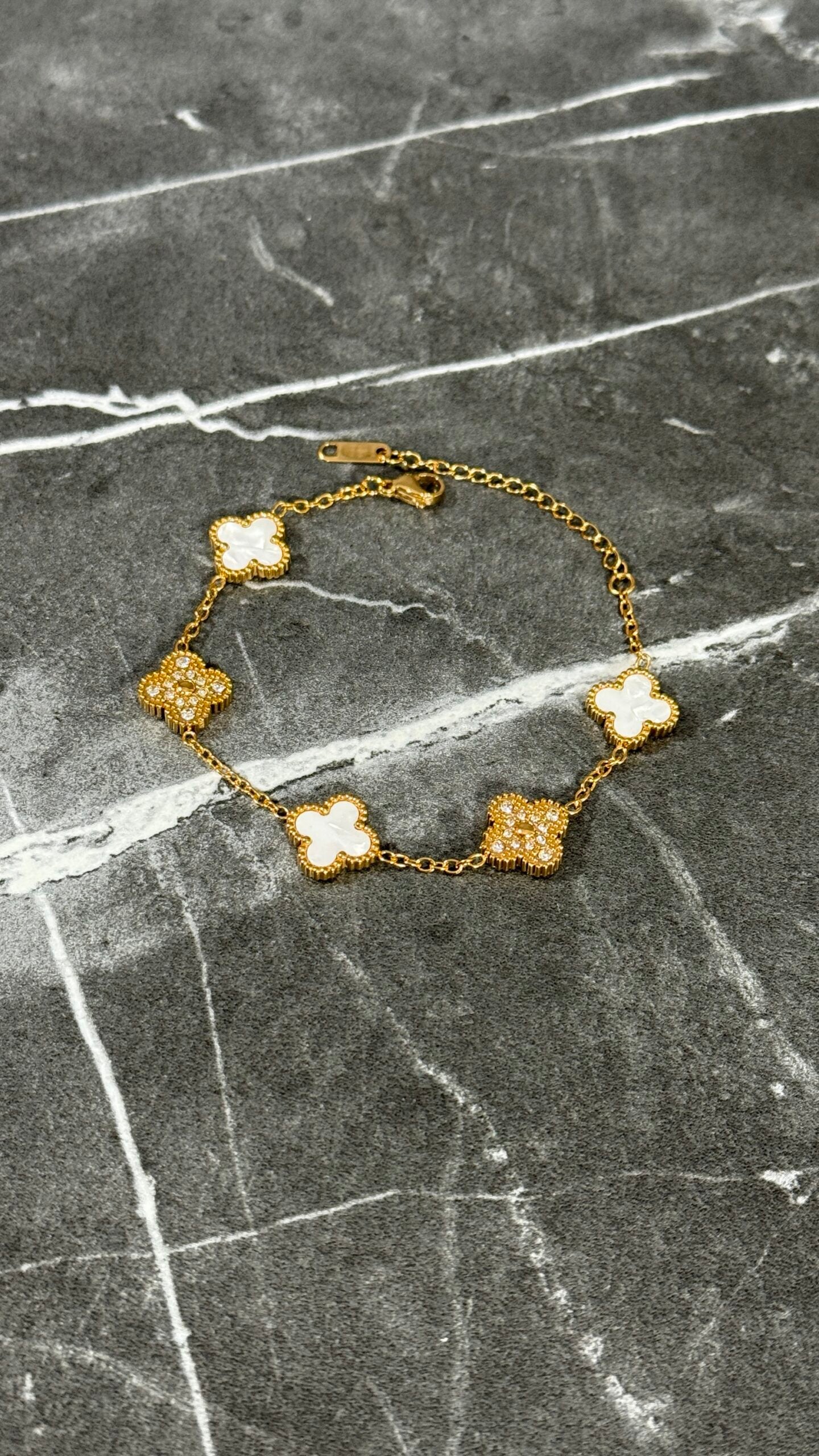 PULSERA TRÉBOL BLANCO / ORO BRILLANTES
