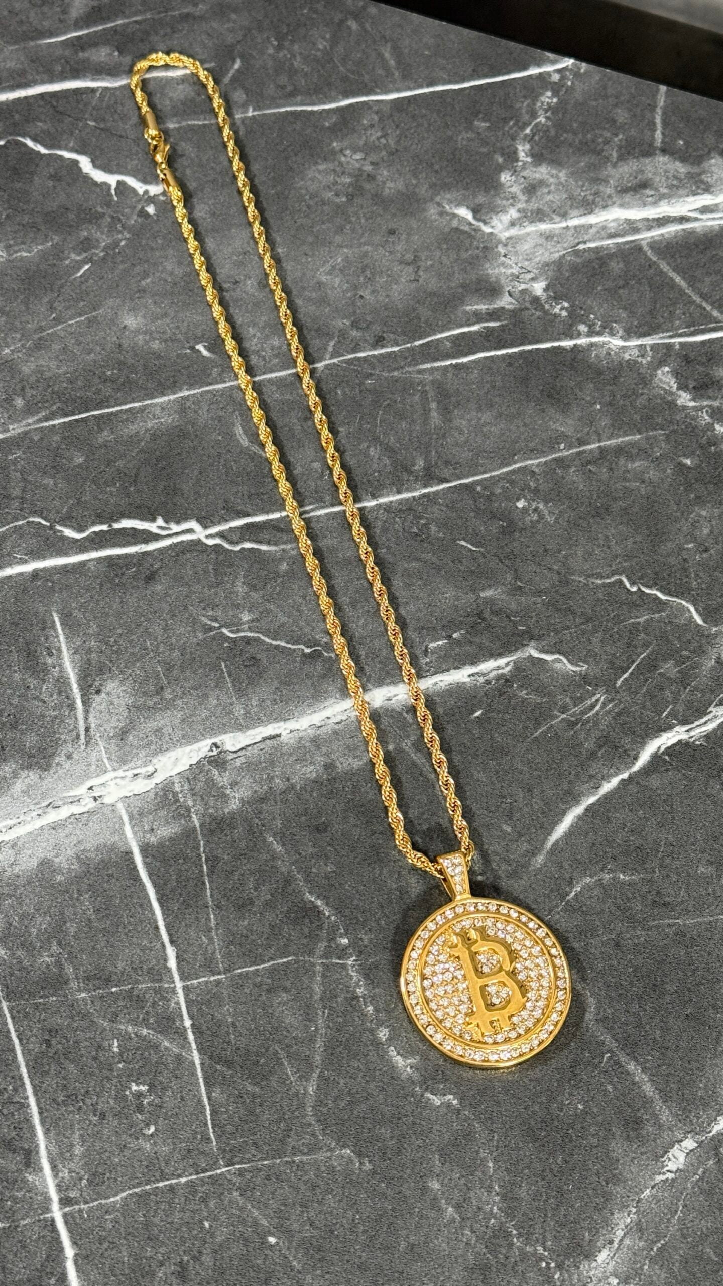 COLGANTE B ORO (54 CM)