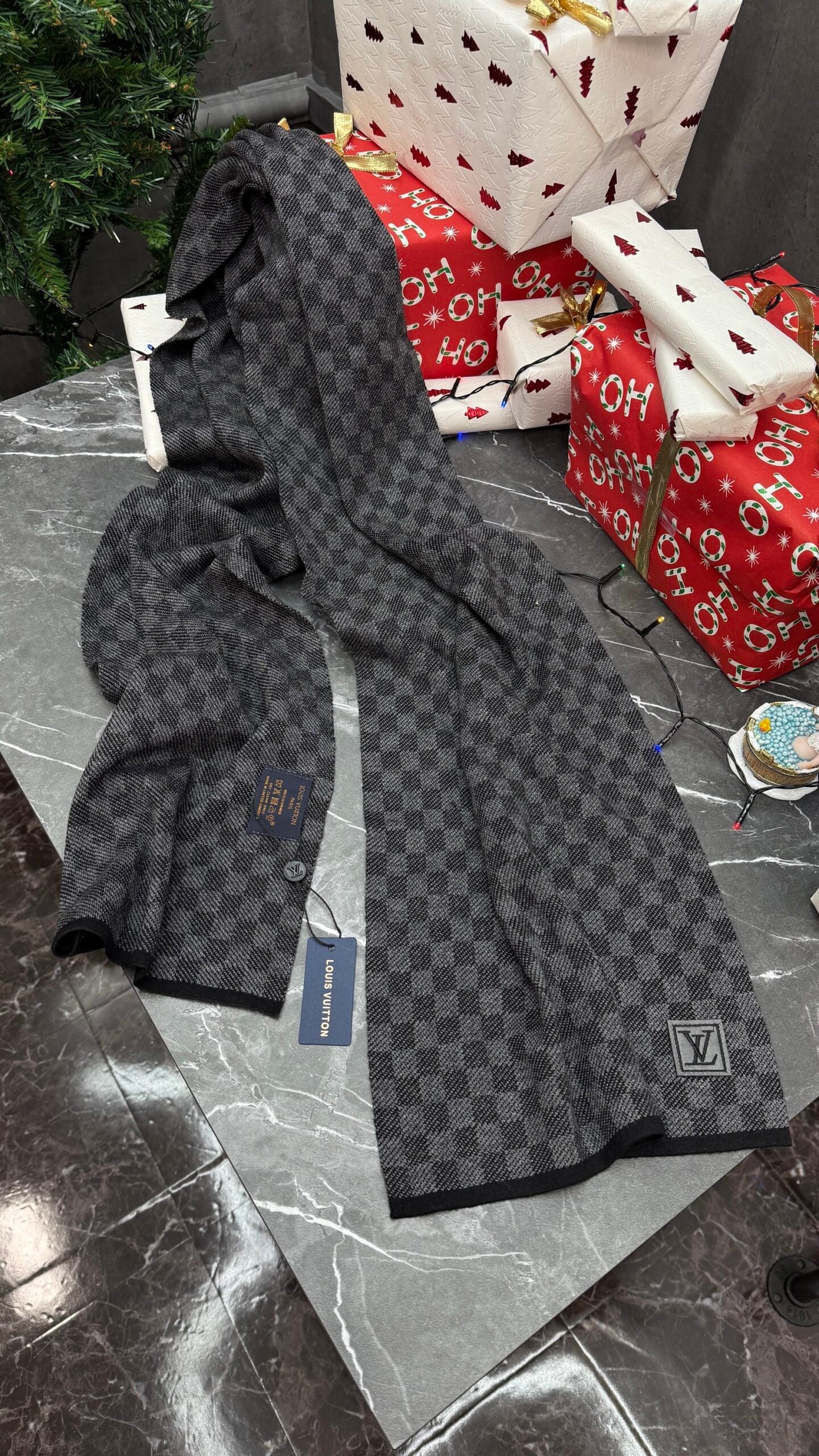 BUFANDA LV GRIS OSCURO