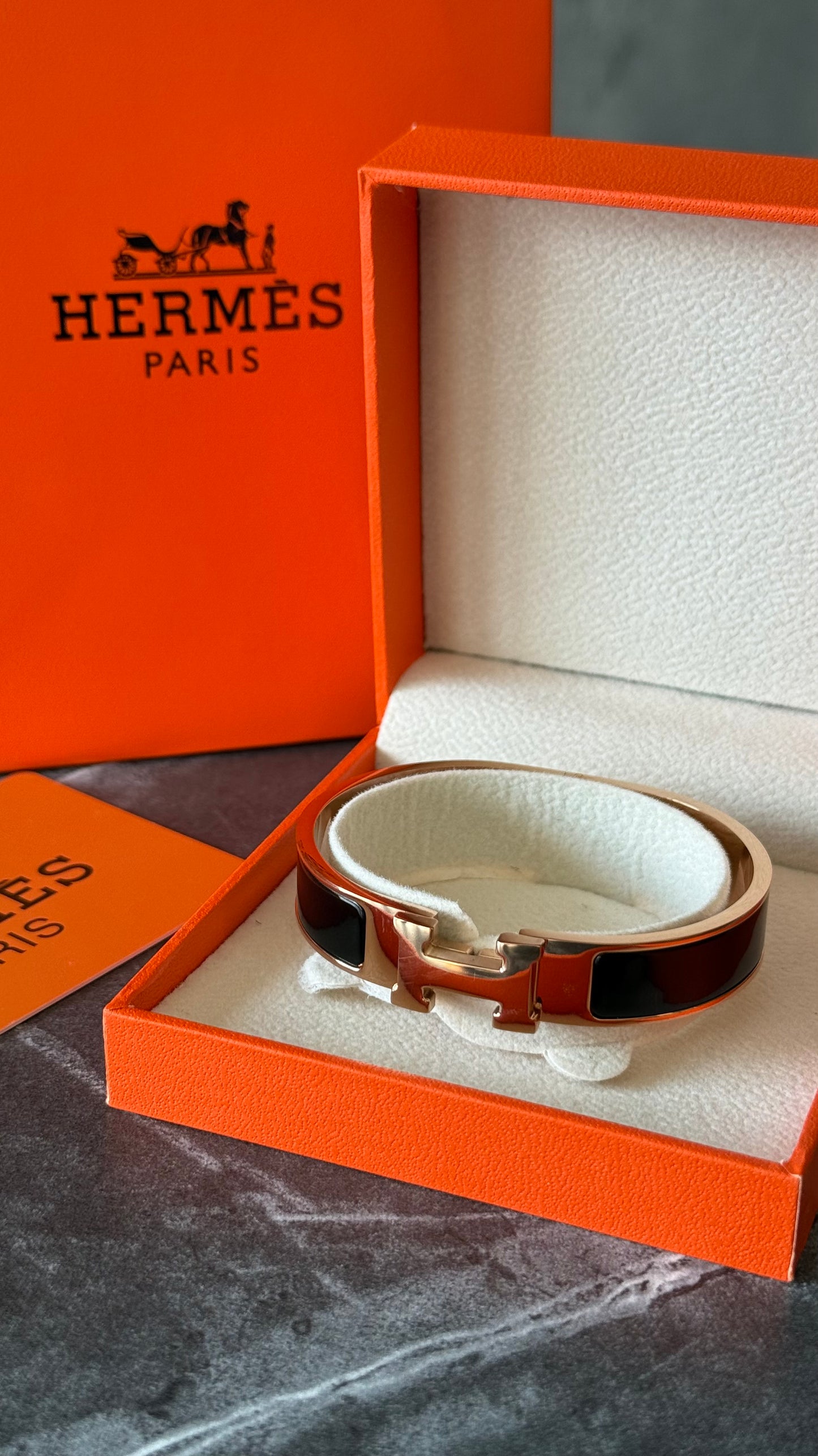 PULSERA HRMES NEGRO / ORO ROSA