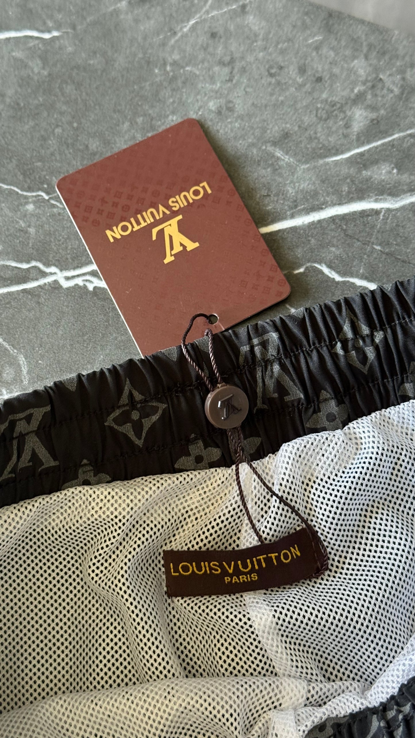 LV NEGRO / GRIS