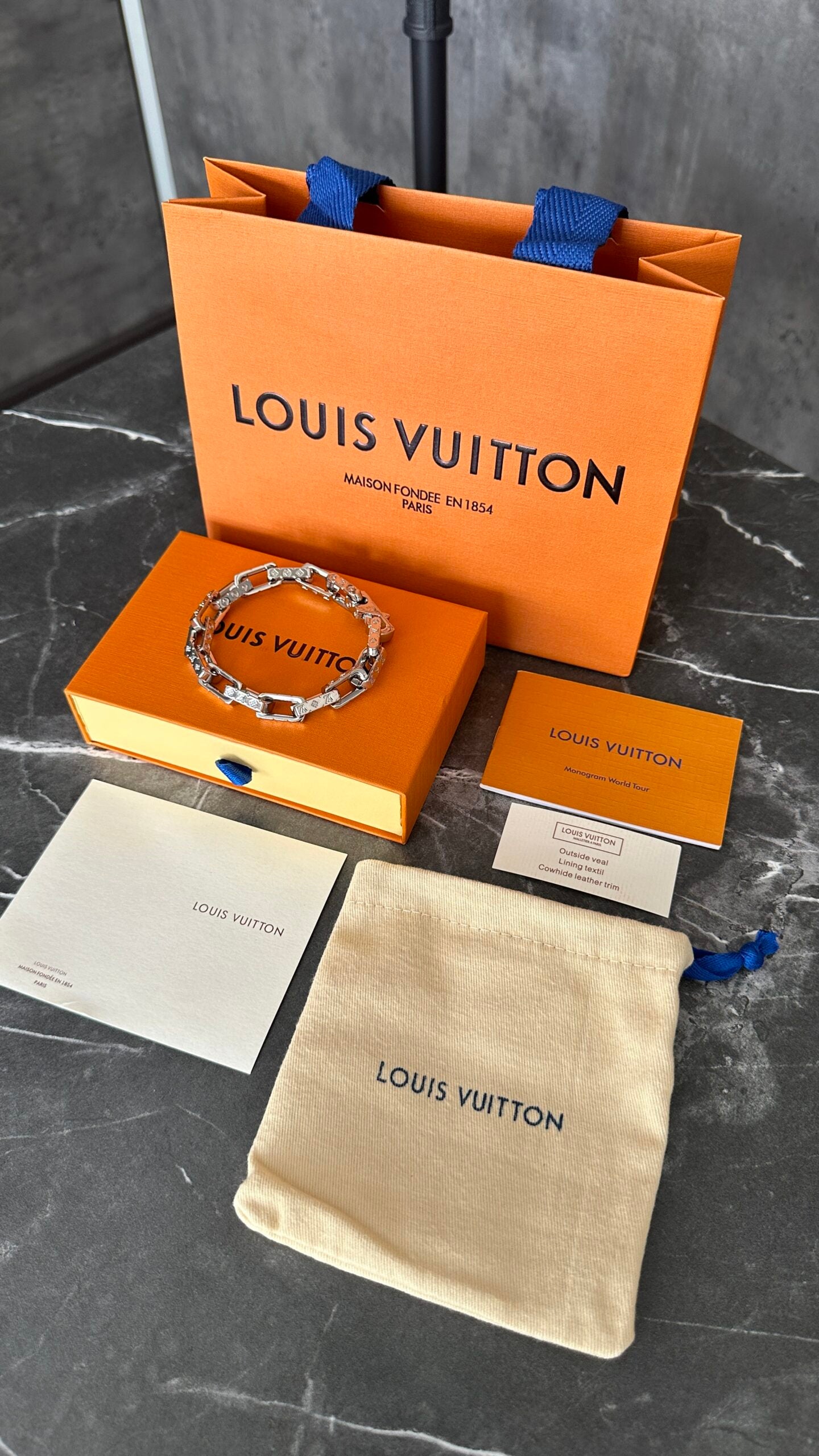 PULSERA LV LOGO PLATA