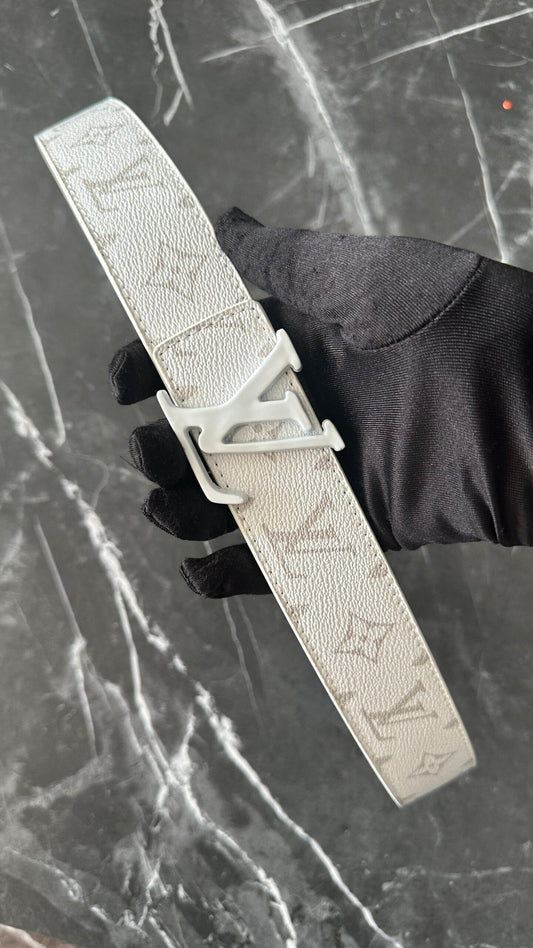 LV LOGO BLANCO