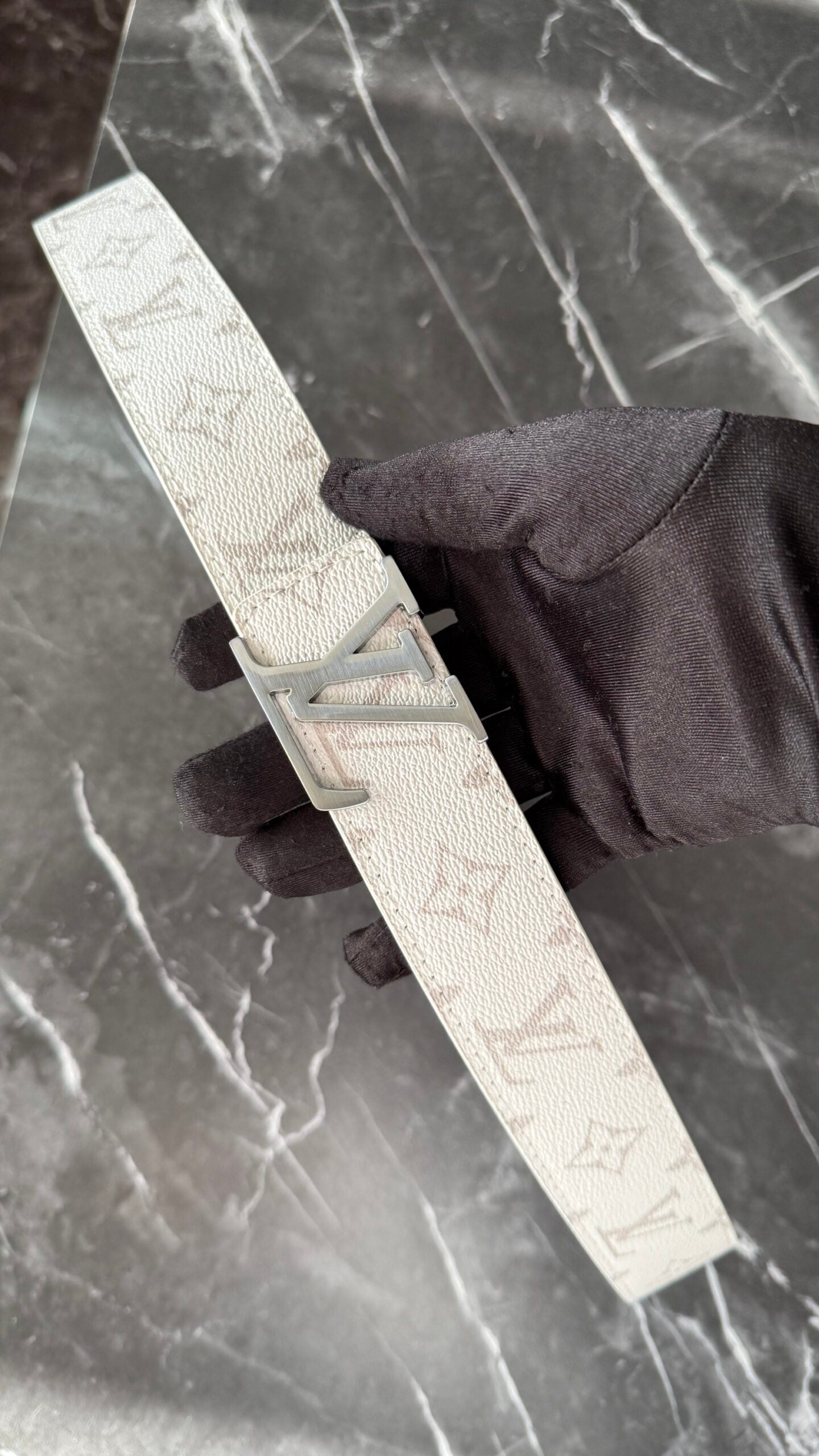 CINTURÓN LV BLANCO/ PLATA