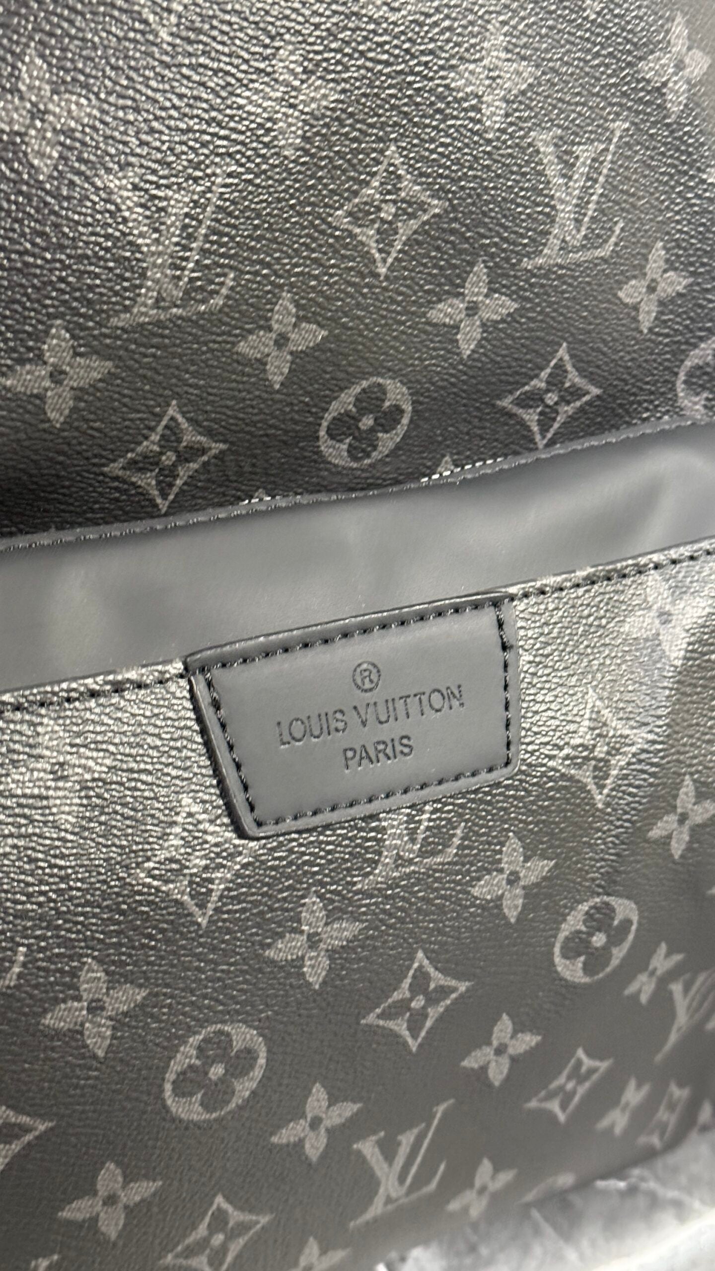 LV LOGO NEGRO