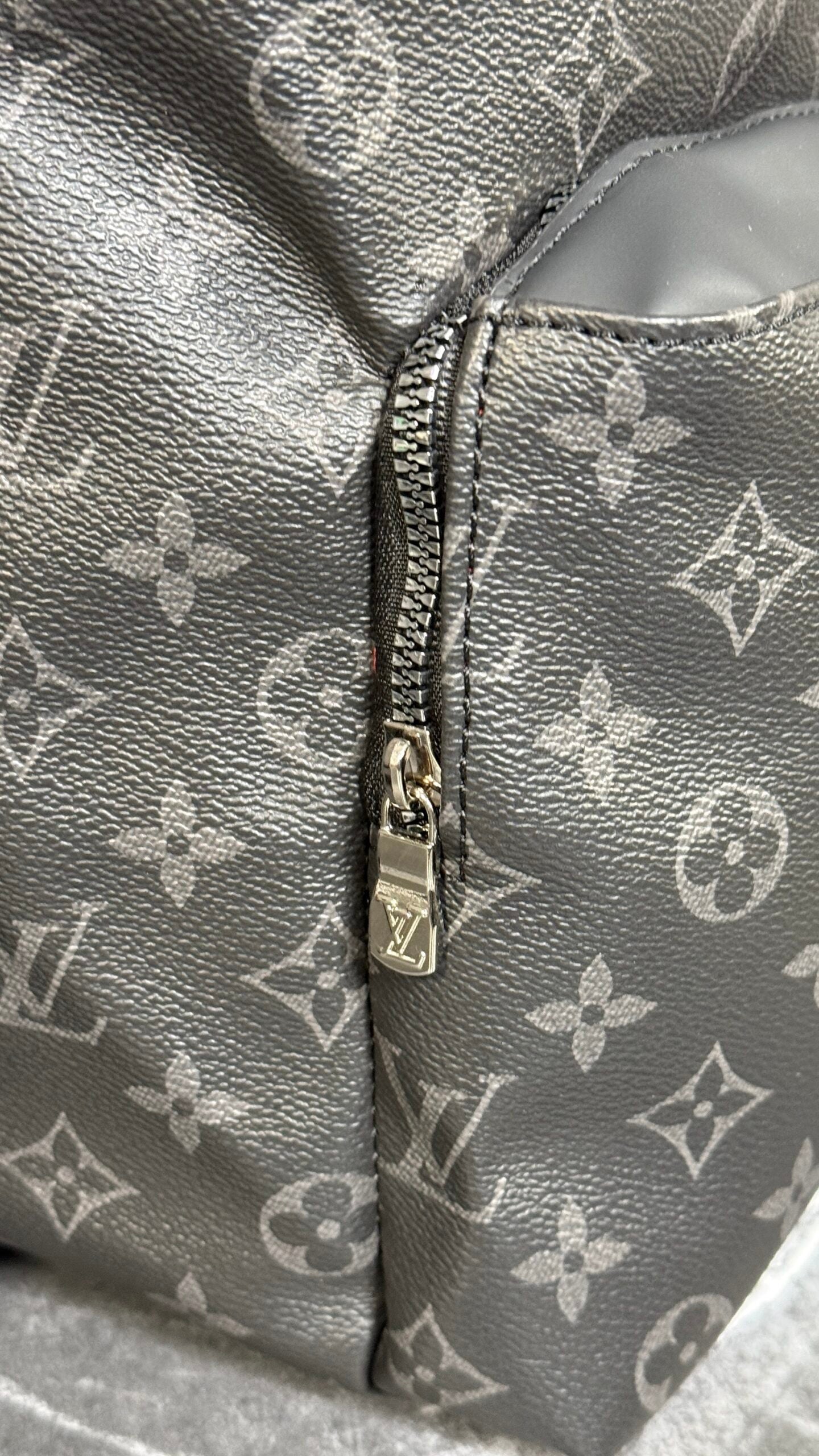 LV LOGO NEGRO