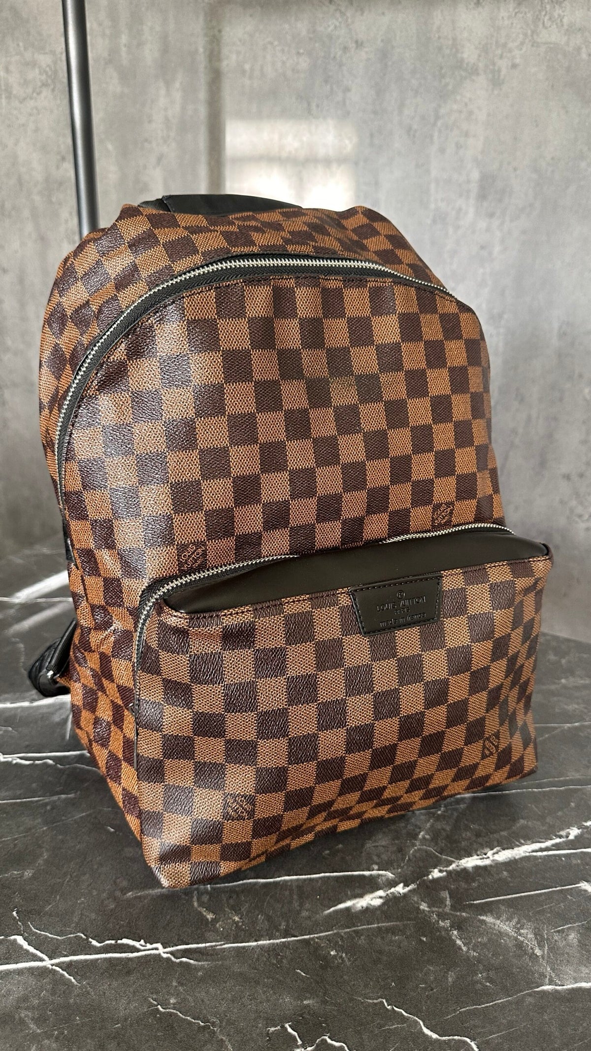 LV CUADRADOS MARRÓN