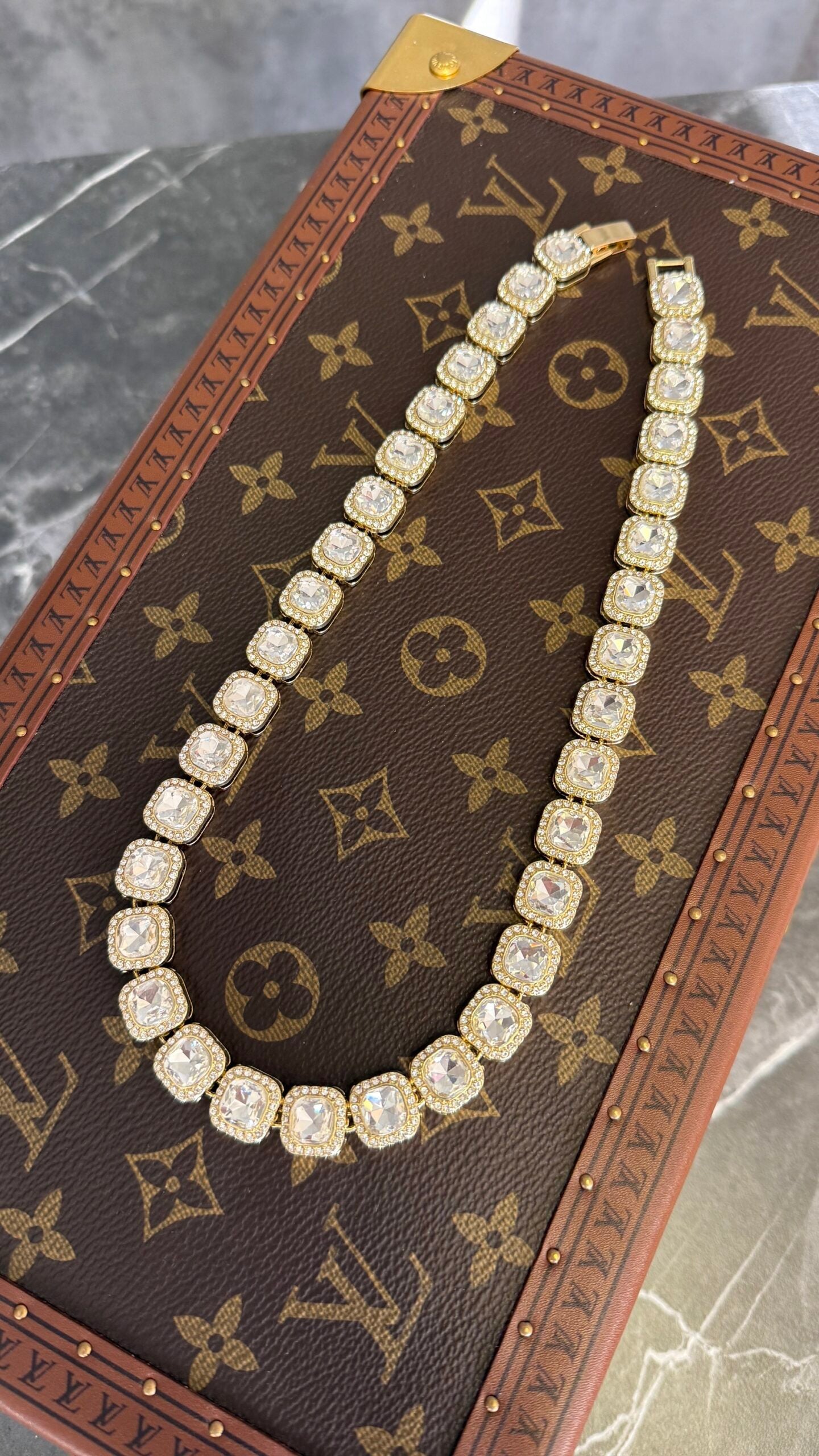 CADENA CRISTALES ORO 50CM