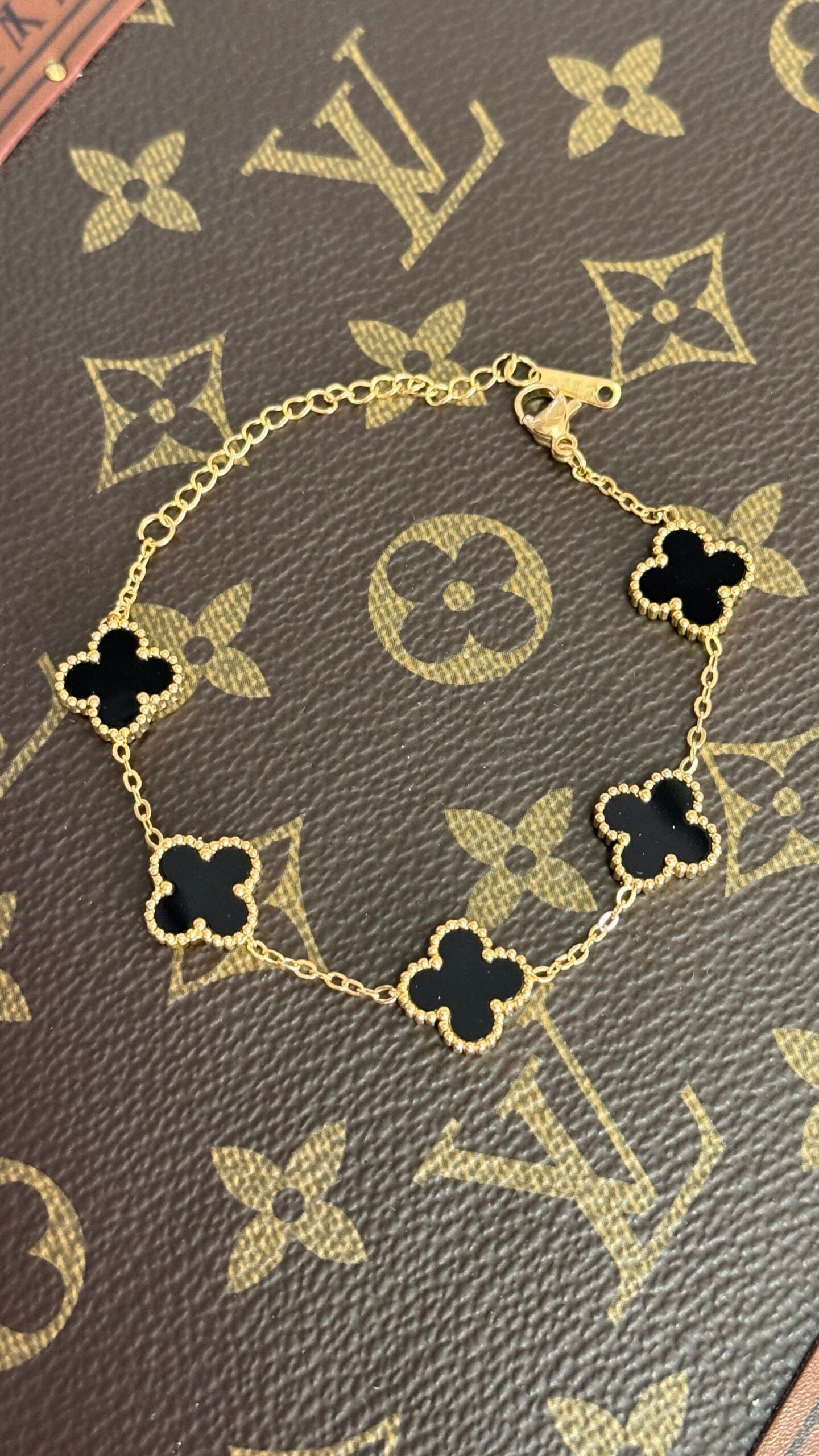 PULSERA TRÉBOL NEGRO