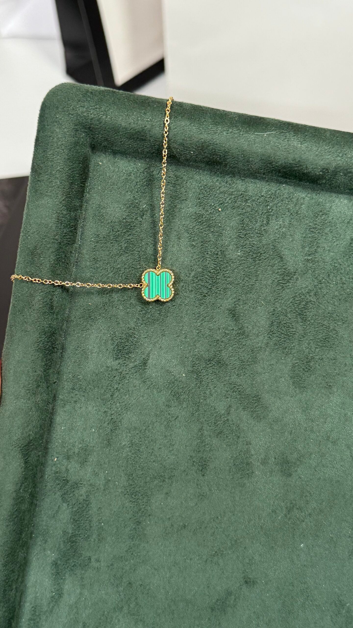 COLLAR TRÉBOL VERDE