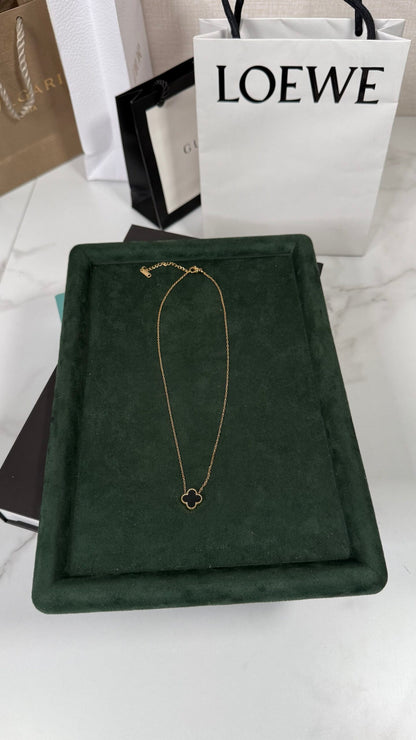 COLLAR TRÉBOL NEGRO