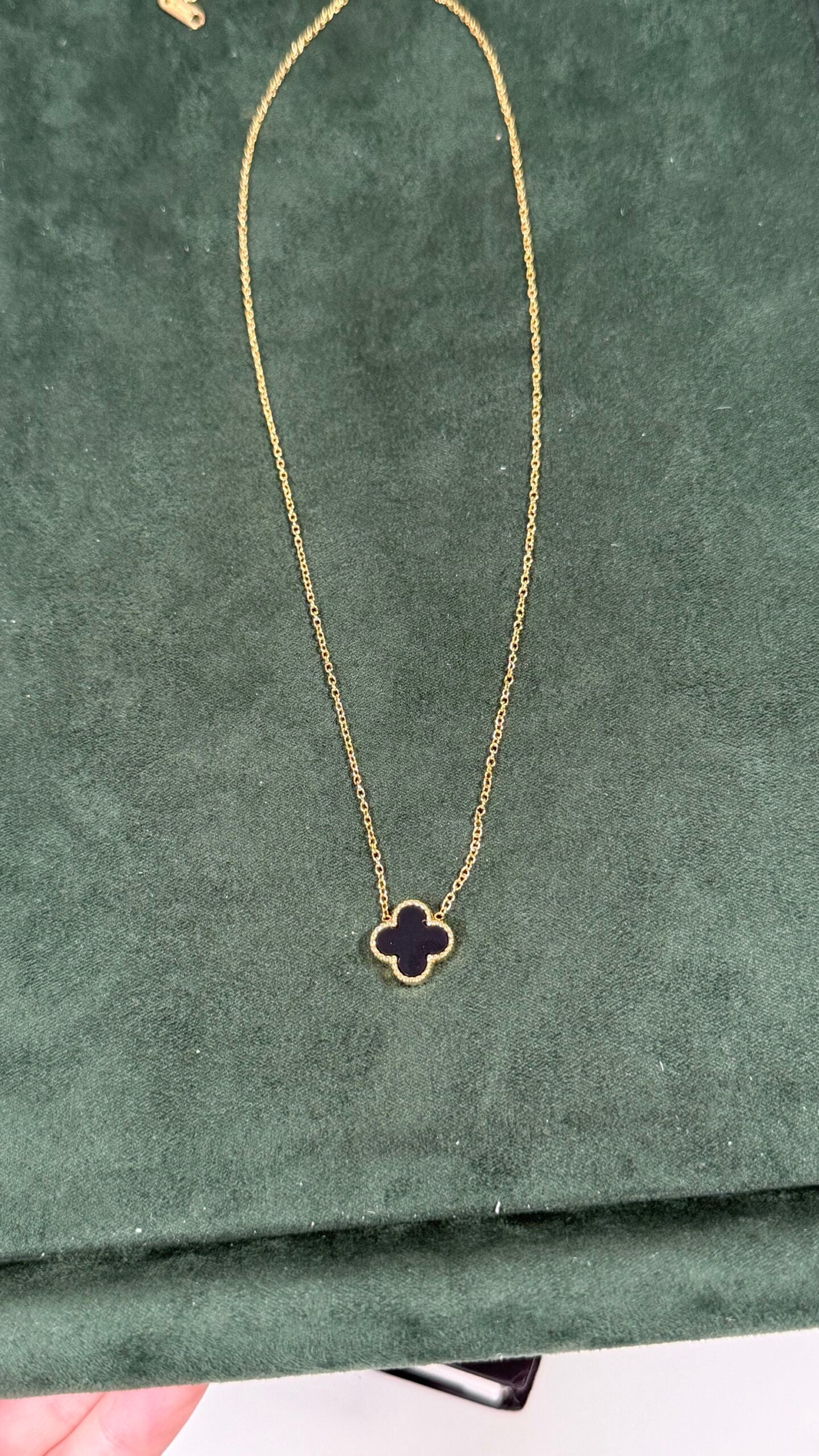 COLLAR TRÉBOL NEGRO