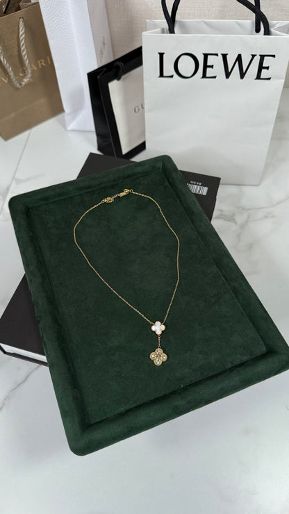 COLLAR TRÉBOL BLANCO BRILLANTES