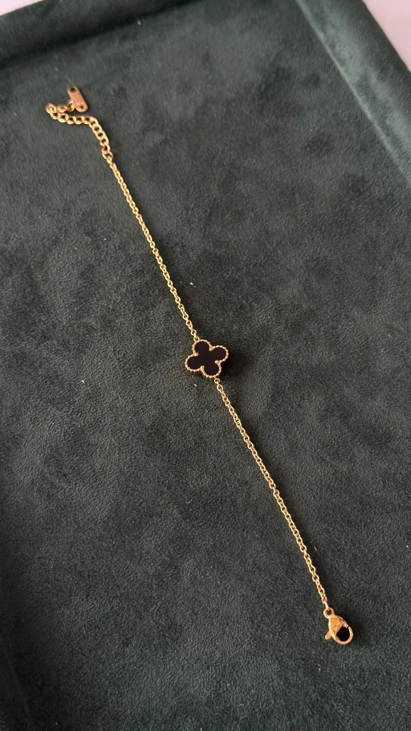 PULSERA ONE TRÉBOL NEGRO