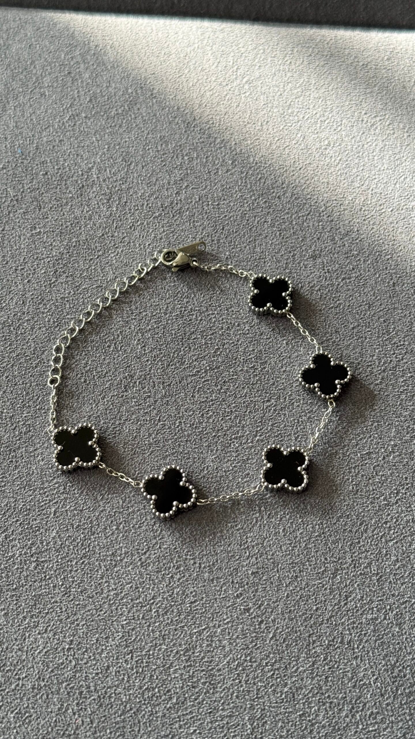 PULSERA TRÉBOL NEGRO / PLATA