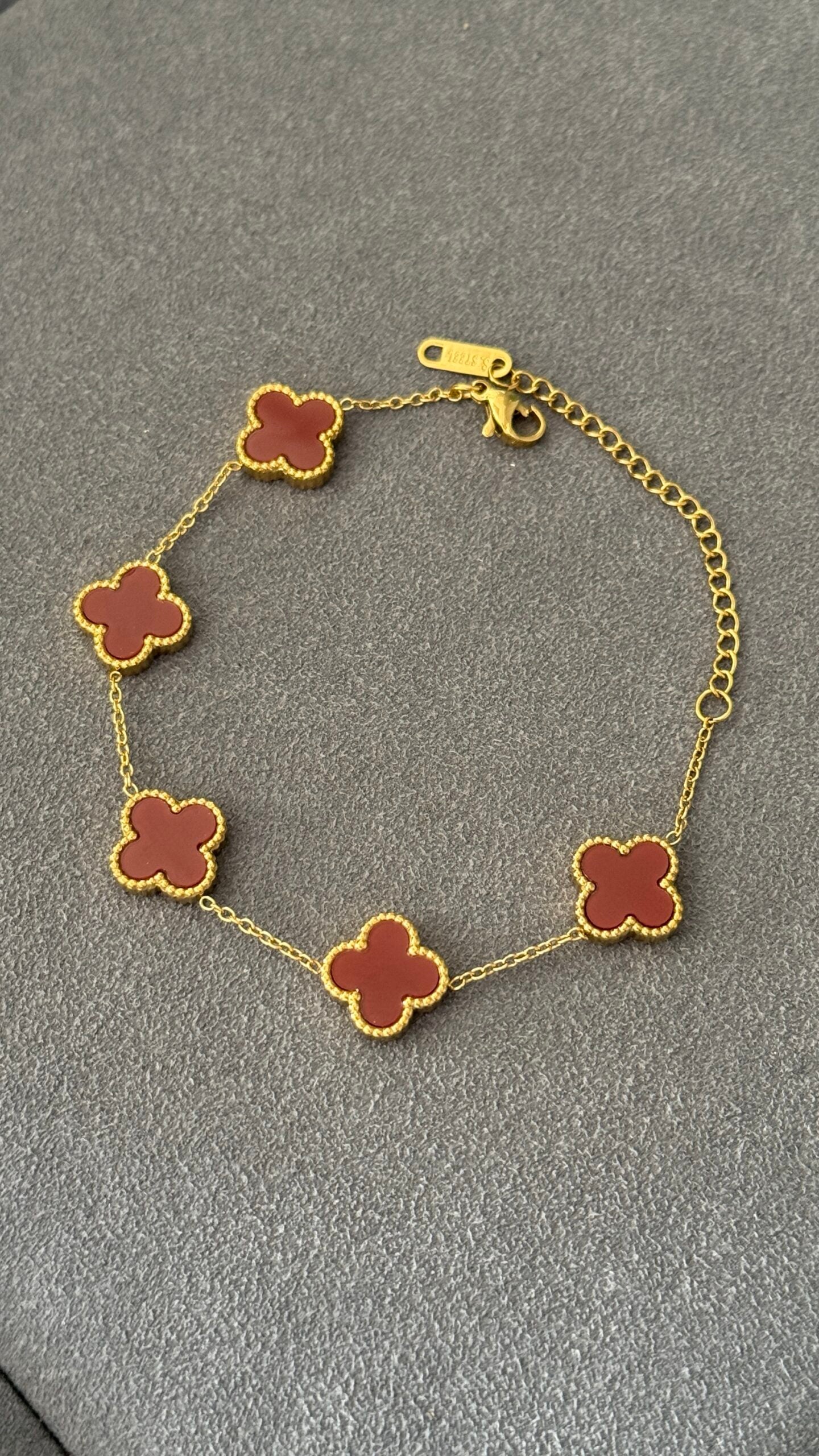 PULSERA TRÉBOL ROJO