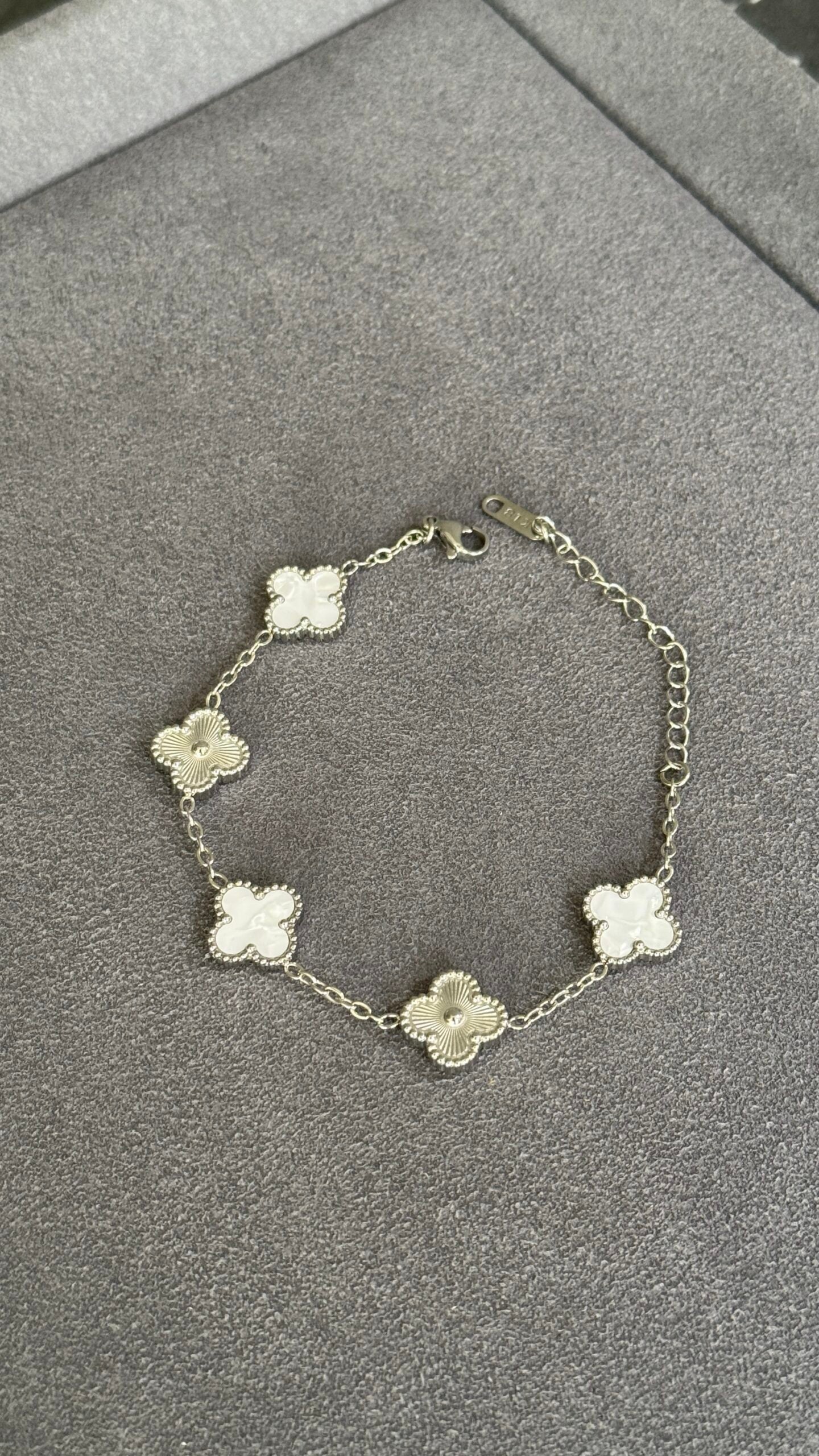 PULSERA TRÉBOL BLANCO / PLATA