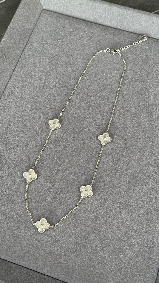 COLLAR CINCO TRÉBOL PLATA