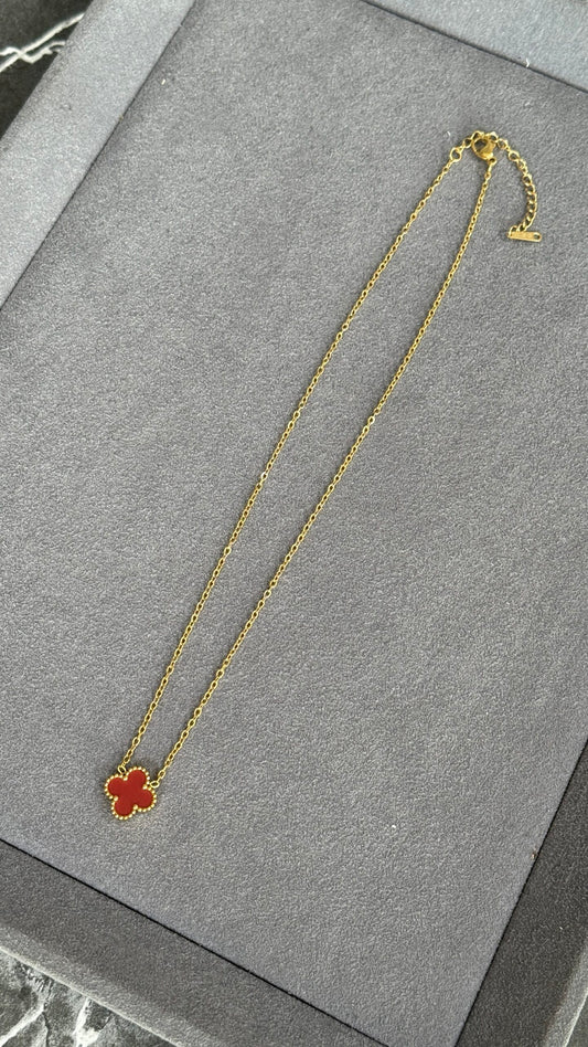 COLLAR UN TRÉBOL ORO / ROJO