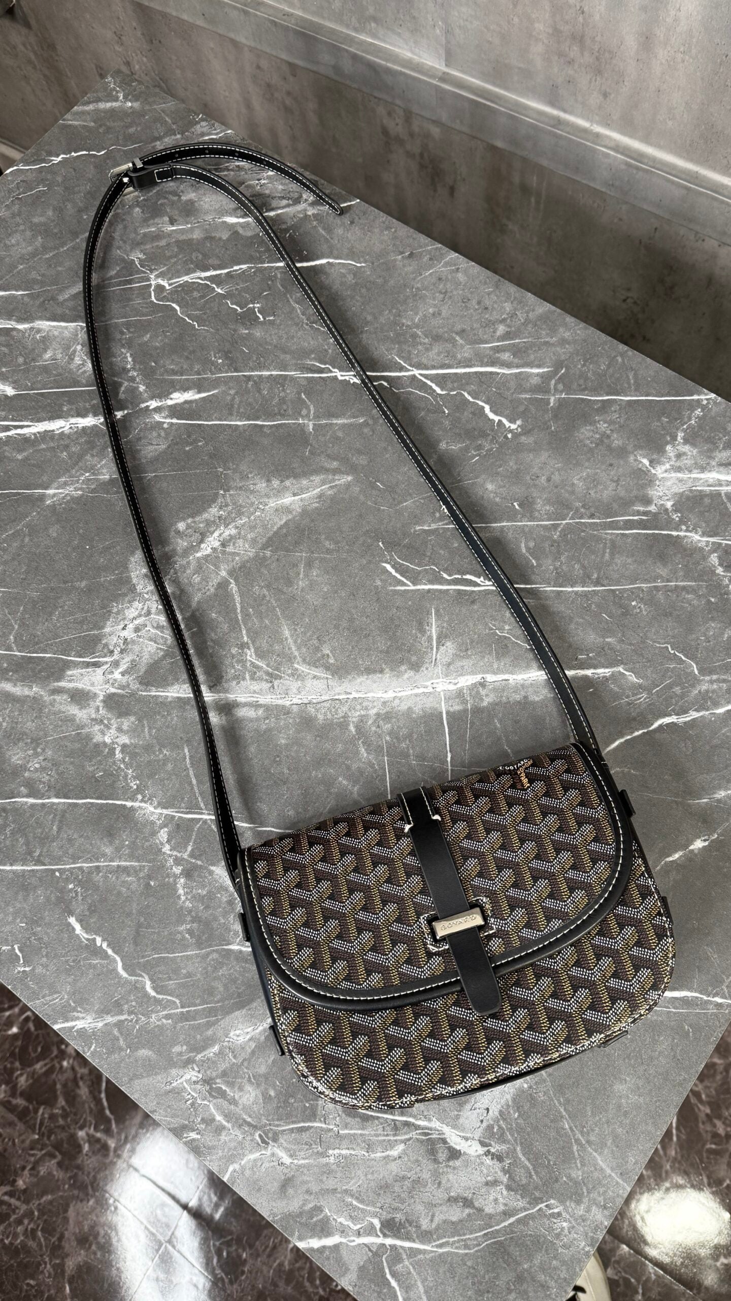 GOY NEGRO CON CUERDA