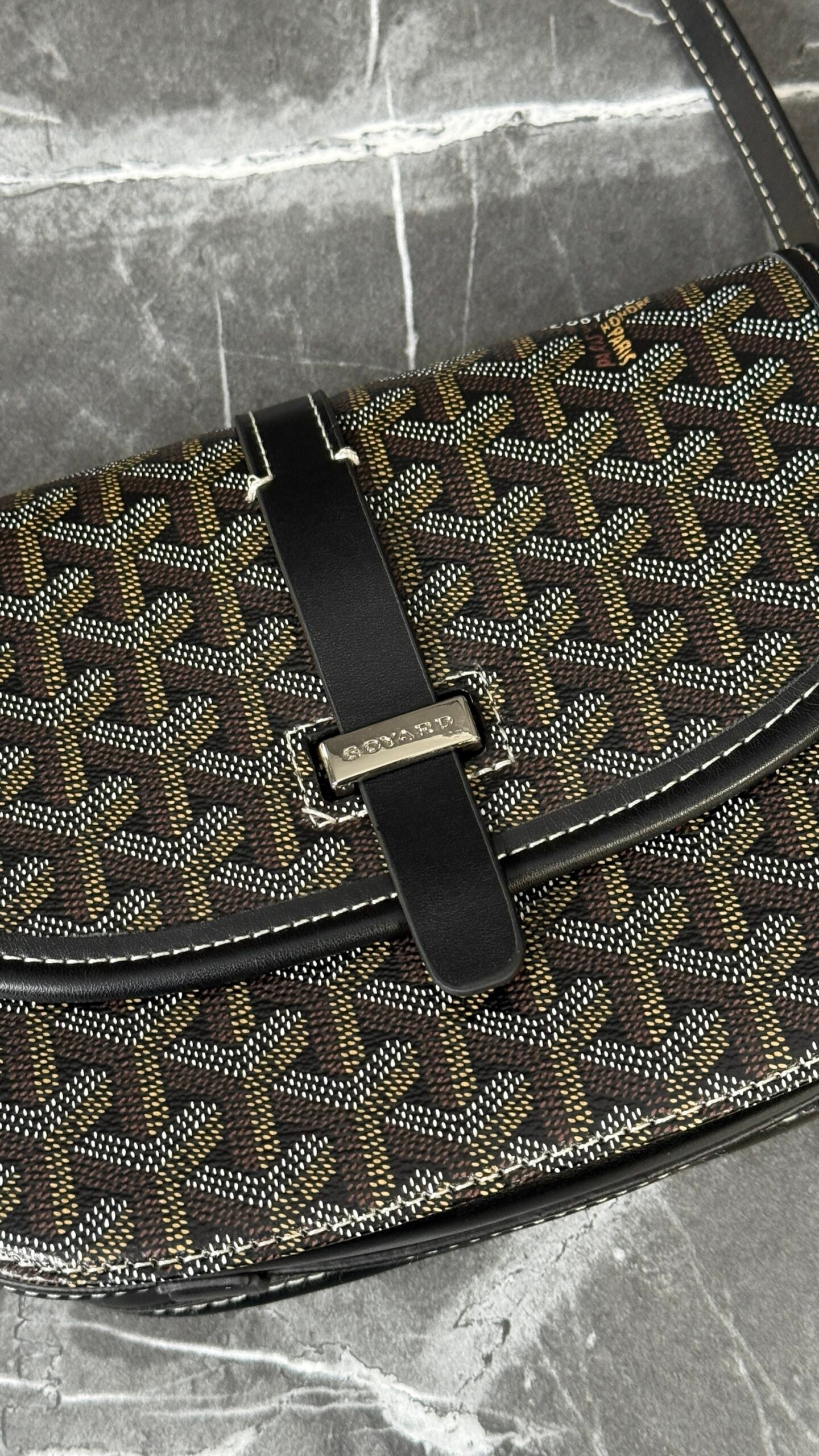 GOY NEGRO CON CUERDA