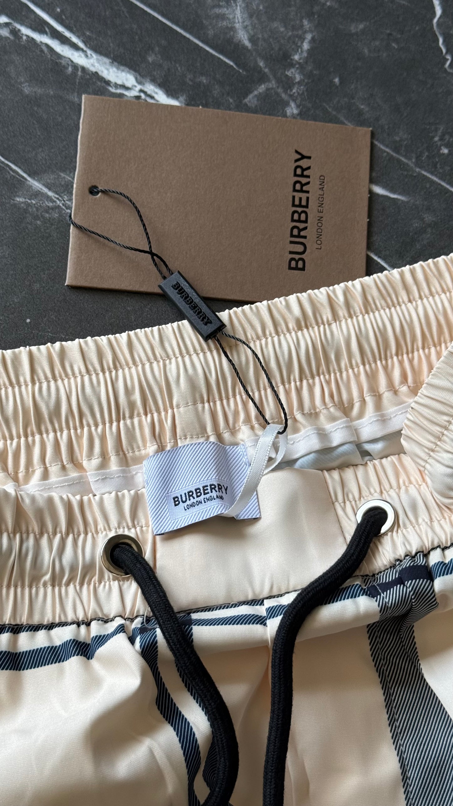 BR CUADROS BEIGE