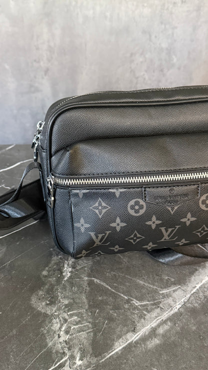 LV NEGRO BANDOLERA