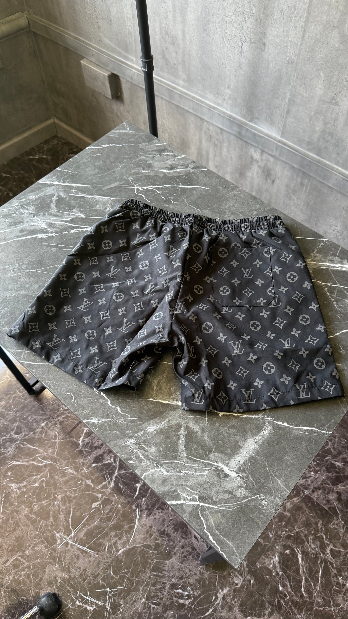 LV NEGRO / GRIS