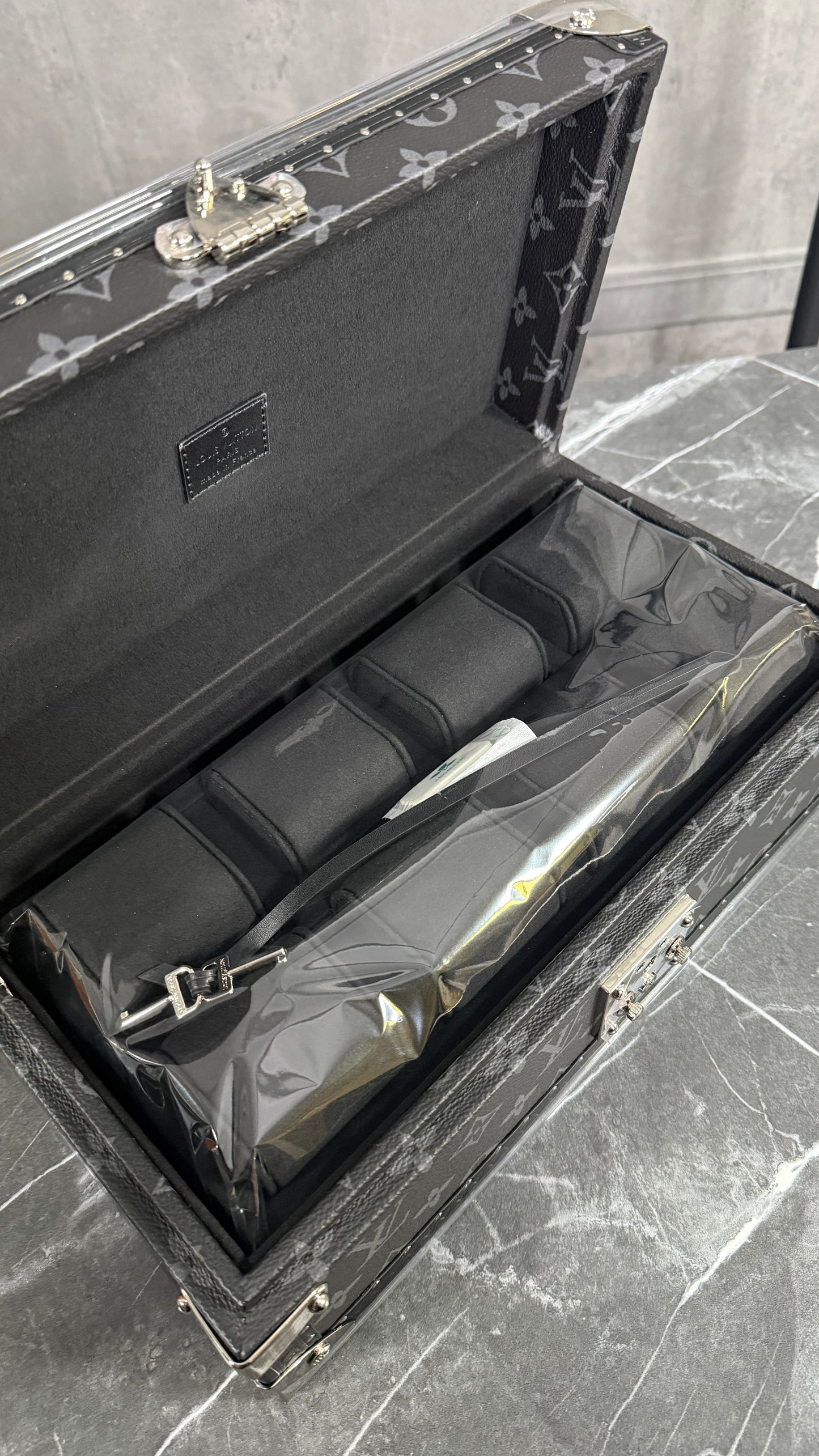 CAJA LV NEGRA X 8 RELOJES