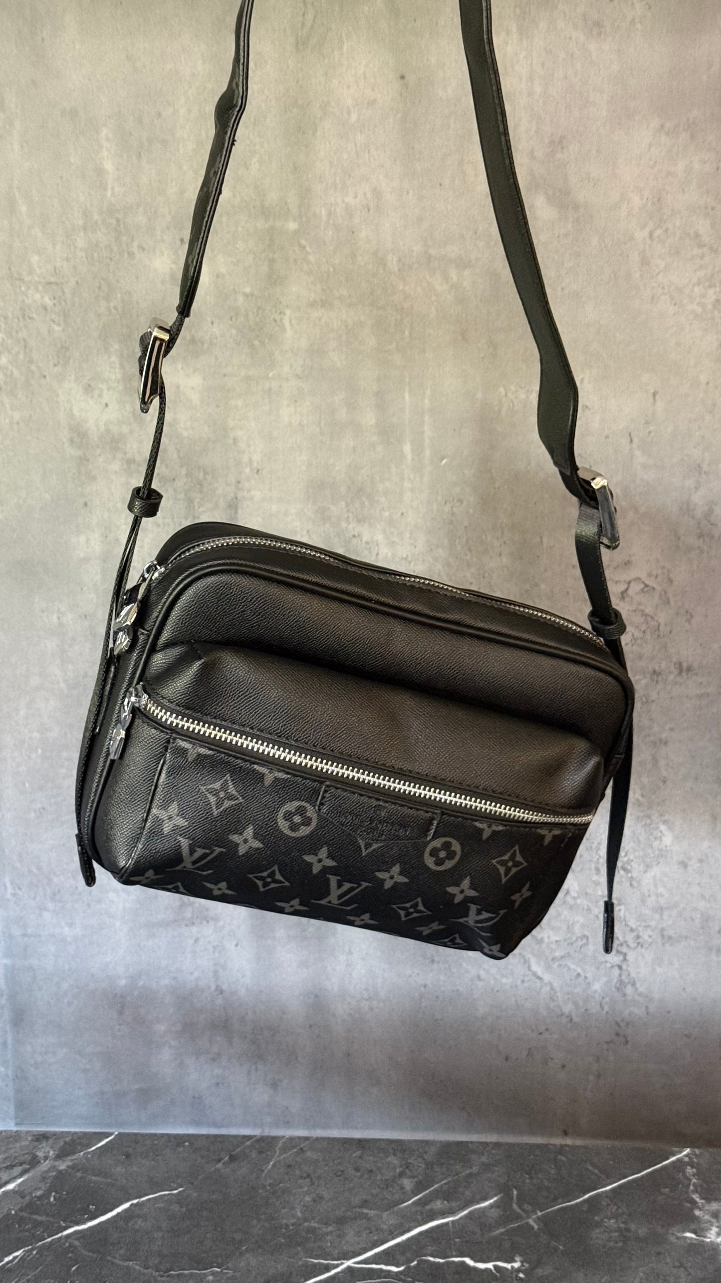 LV NEGRO BANDOLERA