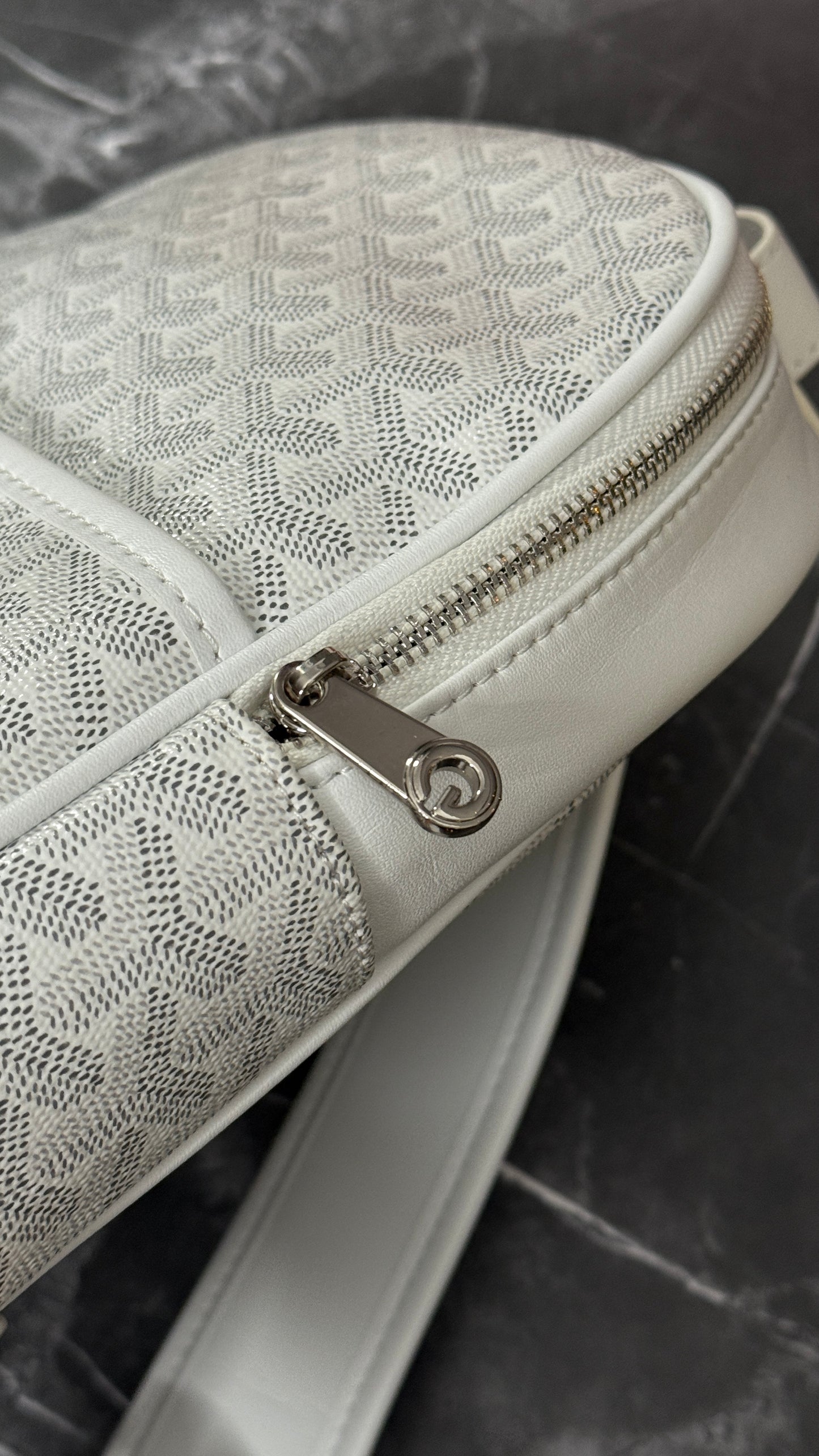 Mochila goy blanca pequeña