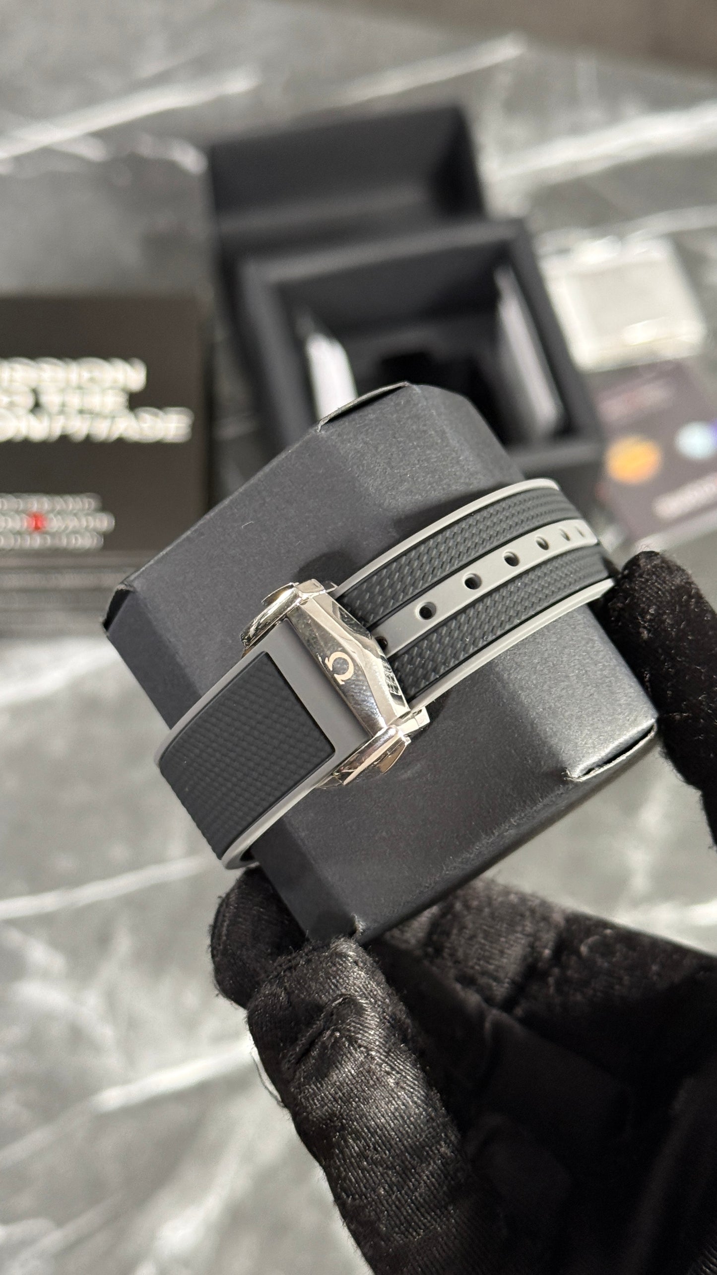 OMG MOONPH NEGRO + CAJA