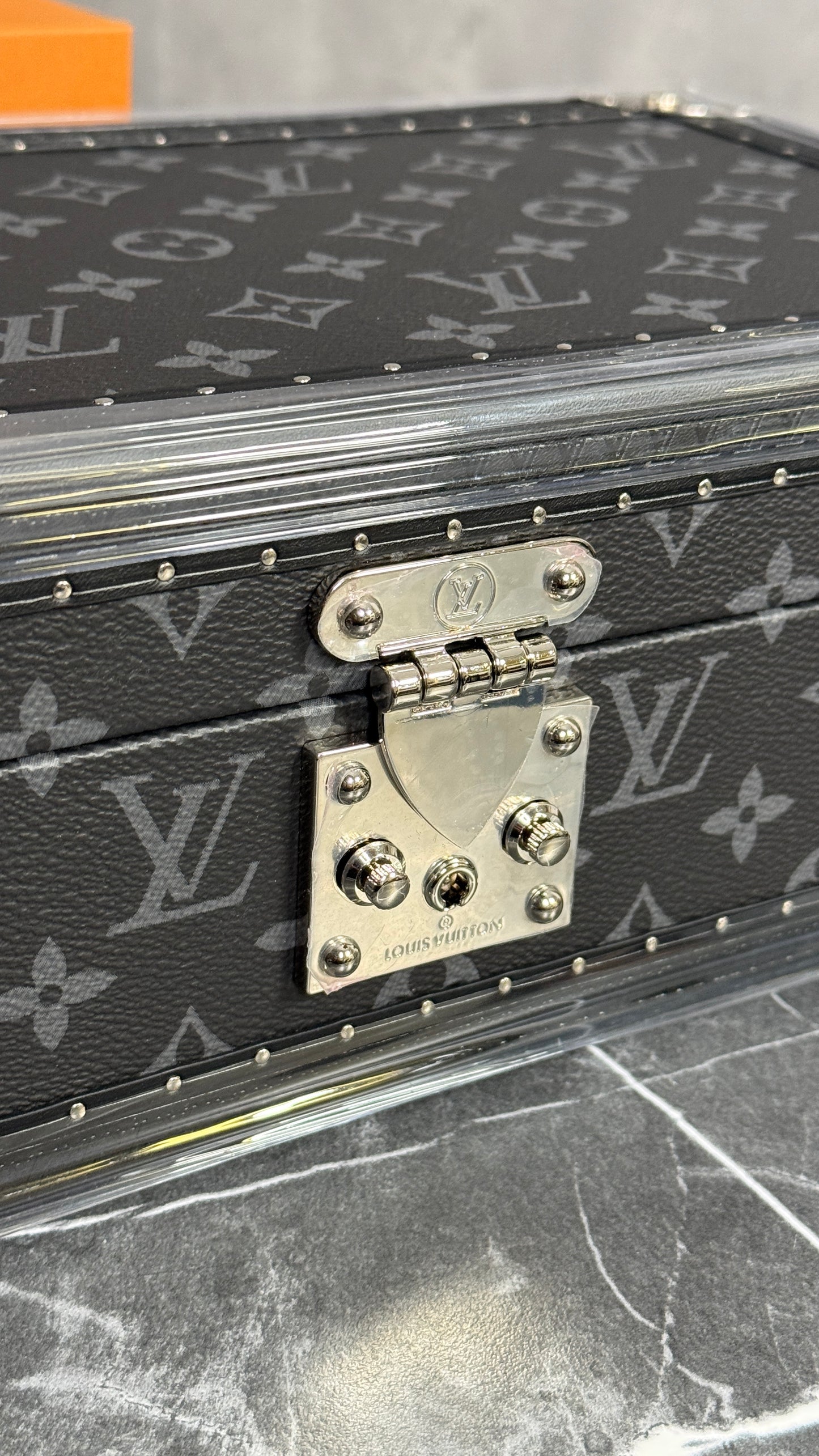 CAJA LV NEGRA X 8 RELOJES