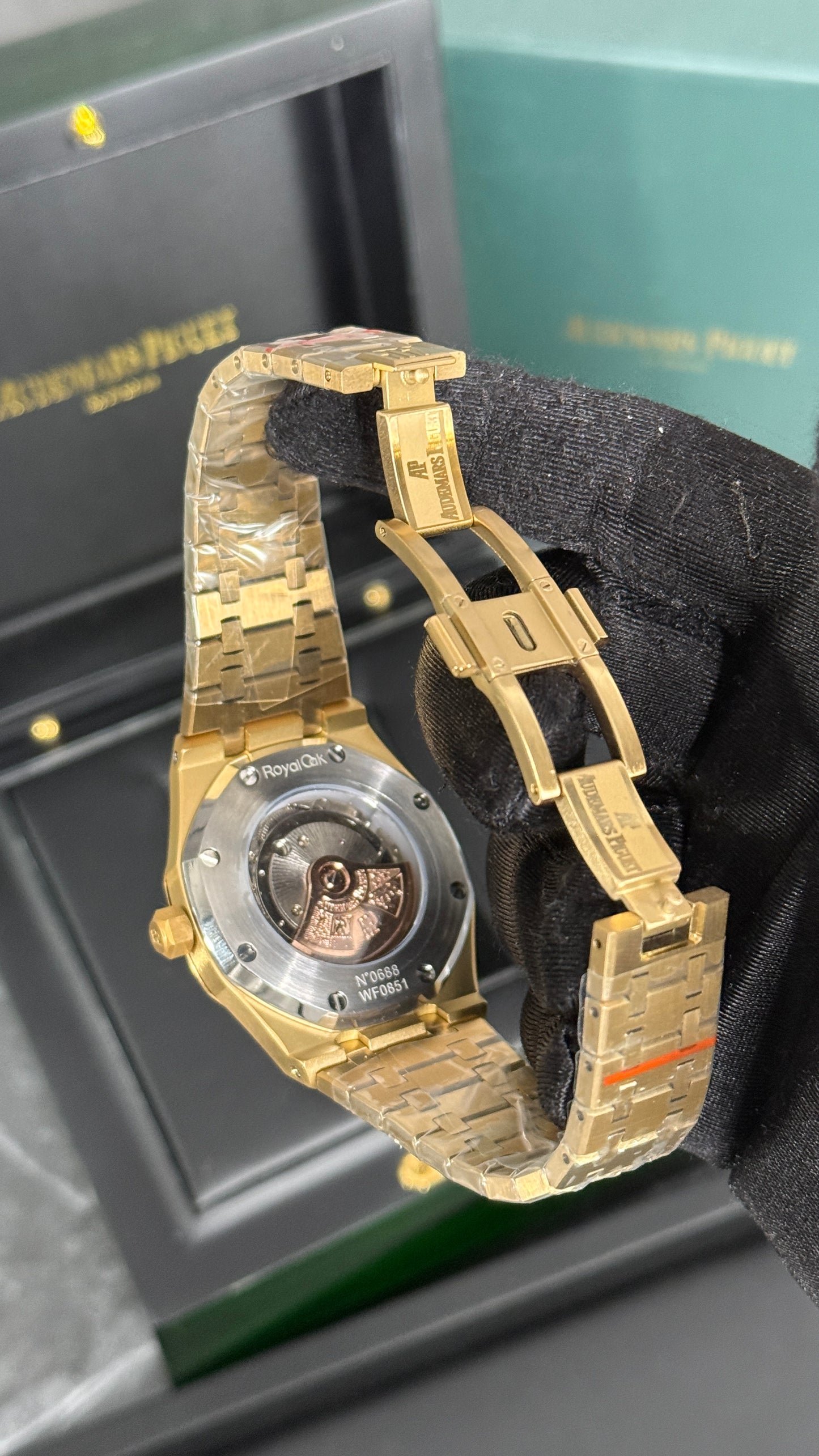 AP ROYAL OAK (ORO/NEGRO)