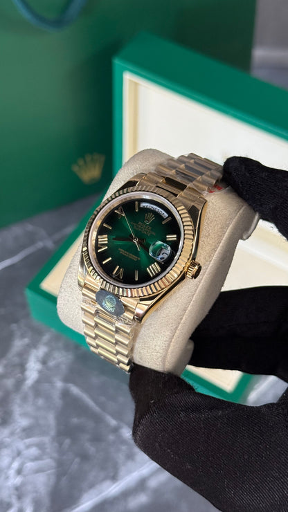 RLX DAY-DATE  (ORO) SUNBURST VERDE 2025