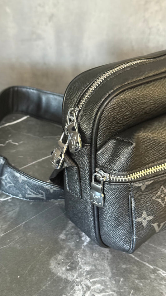LV NEGRO BANDOLERA