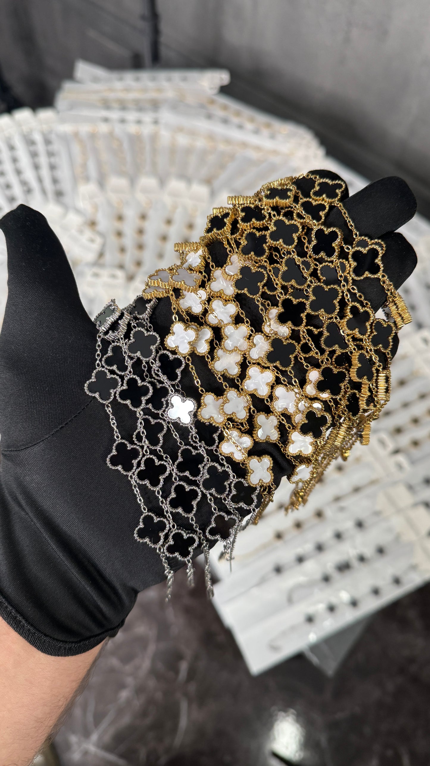 PULSERA VMCLEF GRATIS (Modelo Aleatorio)